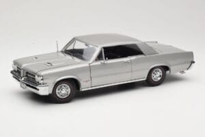 Pontiac GTO Сребрист Sun Star 1:18 1821 Метал