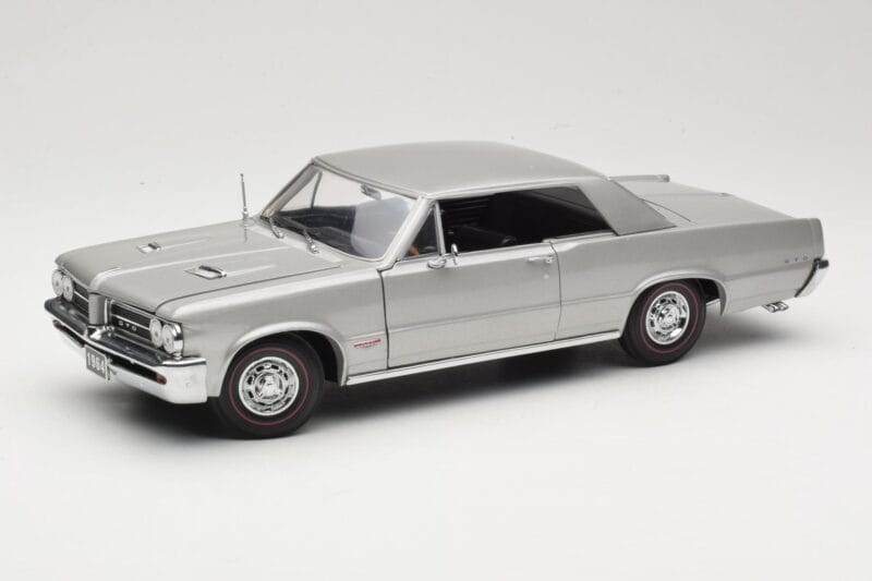 Pontiac GTO Сребрист Sun Star 1:18 1821 Метал