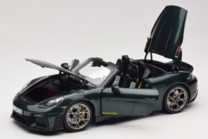 Porsche 718 Spyder RS Weissach Pack Forest Green Norev 1:18 187272 Метал — снимка 2 от 8
