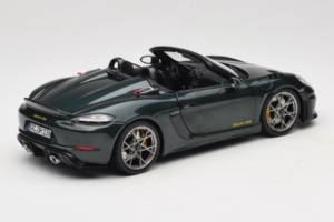 Porsche 718 Spyder RS Weissach Pack Forest Green Norev 1:18 187272 Метал — снимка 3 от 8