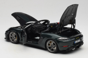 Porsche 718 Spyder RS Weissach Pack Forest Green Norev 1:18 187272 Метал — снимка 5 от 8