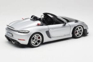 Porsche 718 Spyder RS Weissach Pack GT-Silver Metallic Norev 1:18 187270 Метал — снимка 3 от 8