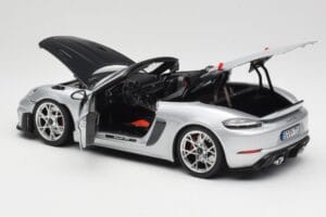 Porsche 718 Spyder RS Weissach Pack GT-Silver Metallic Norev 1:18 187270 Метал — снимка 5 от 8