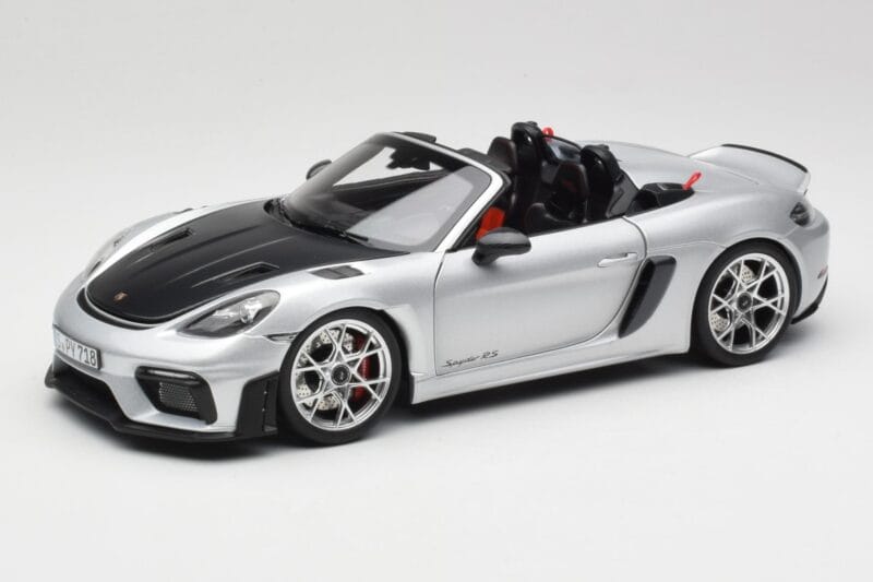Porsche 718 Spyder RS Weissach Pack GT-Silver Metallic Norev 1:18 187270 Метал