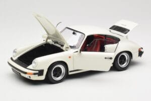 Porsche 911 930 Carrera 3.2 Grand Prix White Minichamps 1:18 100063024 Метал — снимка 2 от 8