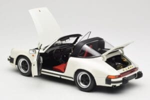 Porsche 911 930 Carrera Targa 3.2 Grand Prix White Minichamps 1:18 100063062 Метал — снимка 5 от 8