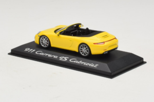 Porsche 911 991 Carrera 4S Кабриолет Жълт Minichamps 1:43 WAP0201120C Метал — снимка 3 от 5
