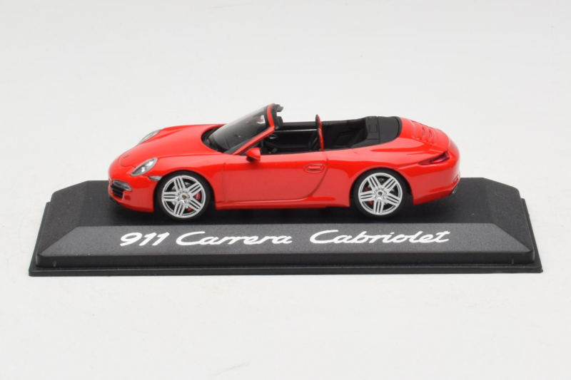 Porsche 911 991 Carrera Кабриолет Червен Minichamps 1:43 WAP0200120C Метал