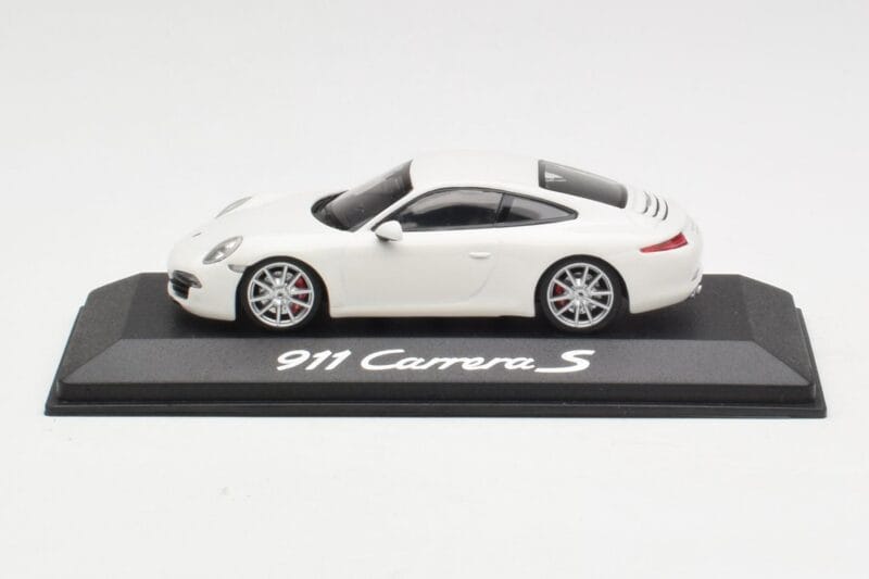 Porsche 911 991 Carrera S Бял IAA Frankfurt 2011 Minichamps 1:43 WAX20100090 Метал