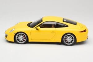 Porsche 911 991 Carrera S Racing Yellow Minichamps 1:18 100061021 Метал — снимка 4 от 8