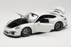 Porsche 911 991 GT3 Бял Със Сребристи Джанти Minichamps 1:18 113062721 Метал — снимка 2 от 8