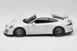 Porsche 911 991 GT3 Бял Със Сребристи Джанти Minichamps 1:18 113062721 Метал — снимка 4 от 8
