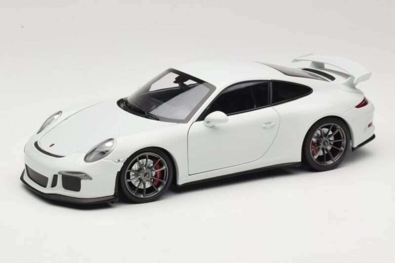 Porsche 911 991 GT3 Бял Със Сребристи Джанти Minichamps 1:18 113062721 Метал