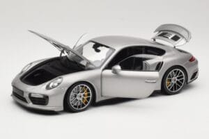 Porsche 911 991 Turbo S Сребрист Minichamps 1:18 113067126 Метал — снимка 2 от 8