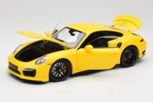 Porsche 911 991 Turbo S Жълт С Черни Джанти Minichamps 1:18 110062321 Метал — снимка 2 от 8