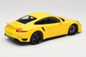 Porsche 911 991 Turbo S Жълт С Черни Джанти Minichamps 1:18 110062321 Метал — снимка 3 от 8