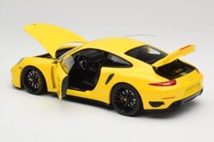 Porsche 911 991 Turbo S Жълт С Черни Джанти Minichamps 1:18 110062321 Метал — снимка 5 от 8