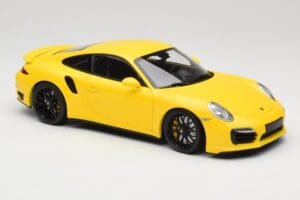 Porsche 911 991 Turbo S Жълт С Черни Джанти Minichamps 1:18 110062321 Метал — снимка 6 от 8