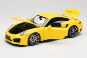 Porsche 911 991 Turbo S Жълт Със Сребърни Джанти Minichamps 1:18 110062322 Метал — снимка 2 от 8