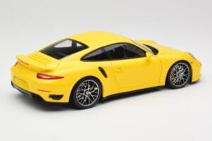 Porsche 911 991 Turbo S Жълт Със Сребърни Джанти Minichamps 1:18 110062322 Метал — снимка 3 от 8