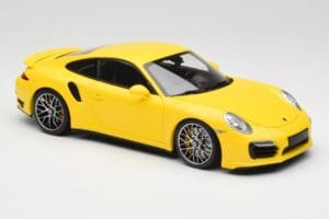 Porsche 911 991 Turbo S Жълт Със Сребърни Джанти Minichamps 1:18 110062322 Метал — снимка 6 от 8
