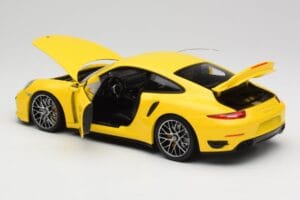 Porsche 911 991 Turbo S Жълт Със Сребърни Джанти Minichamps 1:18 110062322 Метал — снимка 7 от 8