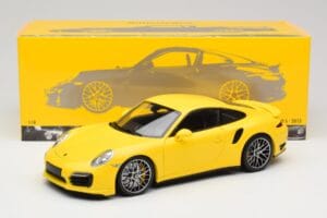 Porsche 911 991 Turbo S Жълт Със Сребърни Джанти Minichamps 1:18 110062322 Метал — снимка 8 от 8