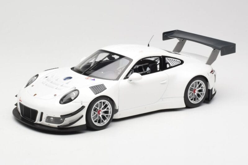 Porsche 911 991.1 GT3 R Бял Със Сребристи Джанти Minichamps 1:18 153166000 Метал