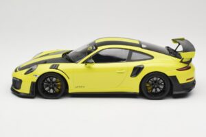 Porsche 911 GT2 RS 991.2 Weissach Package Зелен Черни Джанти Minichamps 1:18 155068300-1 Метал — снимка 3 от 6
