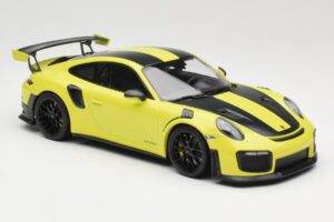 Porsche 911 GT2 RS 991.2 Weissach Package Зелен Черни Джанти Minichamps 1:18 155068300-1 Метал — снимка 4 от 6