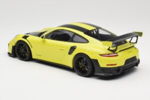 Porsche 911 GT2 RS 991.2 Weissach Package Зелен Черни Джанти Minichamps 1:18 155068300-1 Метал — снимка 5 от 6