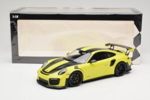 Porsche 911 GT2 RS 991.2 Weissach Package Зелен Черни Джанти Minichamps 1:18 155068300-1 Метал — снимка 6 от 6