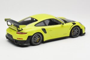 Porsche 911 991.2 GT2 RS Лайм Зелен със Сребристи Джанти Minichamps 1:18 155068309 Метал — снимка 2 от 6