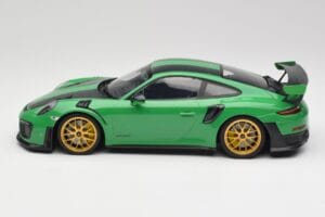 Porsche 911 991.2 GT2 RS Weissach Package British Racing Зелен & Златни Джанти Minichamps 1:18 153068318 Метал — снимка 3 от 6