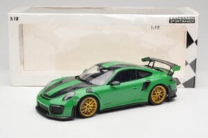 Porsche 911 991.2 GT2 RS Weissach Package British Racing Зелен & Златни Джанти Minichamps 1:18 153068318 Метал — снимка 6 от 6