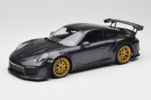 Porsche 911 991.2 GT2 RS Weissach Package Purple Metallic Със Златни Магнезиеви Джанти Minichamps 1:18 153068322 Метал
