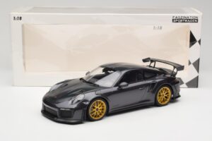 Porsche 911 991.2 GT2 RS Weissach Package Purple Metallic Със Златни Магнезиеви Джанти Minichamps 1:18 153068322 Метал — снимка 6 от 6