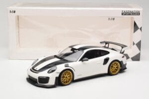 Porsche 911 991.2 GT2 RS Weissach Package Бял Със Златни Джанти Minichamps 1:18 153068308 Метал — снимка 6 от 6