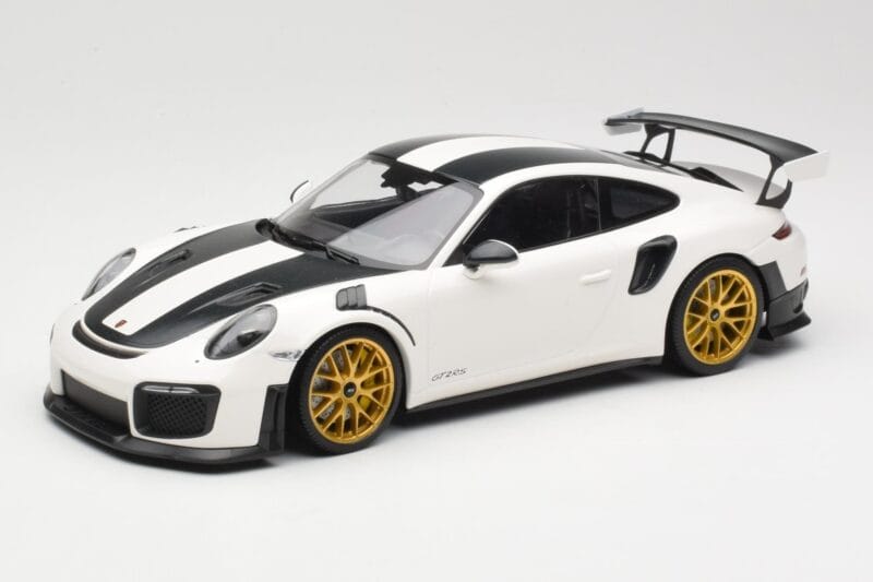 Porsche 911 991.2 GT2 RS Weissach Package Бял Със Златни Джанти Minichamps 1:18 153068308 Метал
