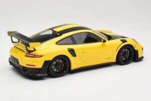 Porsche 911 991.2 GT2 RS Weissach Package Жълт с Черни Джанти Minichamps 1:18 155068311 Метал — снимка 2 от 6
