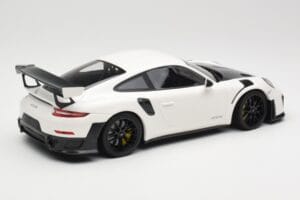 Porsche 911 991.2 GT2 RS Бял с Черни Джанти Minichamps 1:18 155068310 Метал — снимка 2 от 6