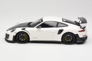 Porsche 911 991.2 GT2 RS Бял с Черни Джанти Minichamps 1:18 155068310 Метал — снимка 3 от 6