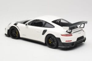Porsche 911 991.2 GT2 RS Бял с Черни Джанти Minichamps 1:18 155068310 Метал — снимка 5 от 6