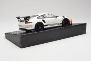 Porsche 911 991.2 GT3 RS Manthey Racing Бял & Синьо & Оранжев Minichamps 1:18 MR-911-GT3RS-1805 Метал — снимка 3 от 6