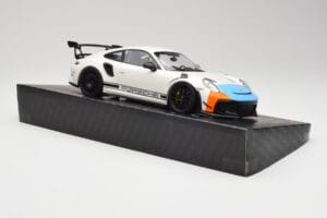 Porsche 911 991.2 GT3 RS Manthey Racing Бял & Синьо & Оранжев Minichamps 1:18 MR-911-GT3RS-1805 Метал — снимка 4 от 6