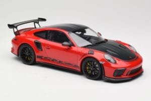 Porsche 911 991.2 GT3 RS Weissach Package Guards Red Черни Джанти Minichamps 1:18 153068223 Метал — снимка 4 от 6