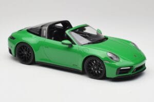 Porsche 911 991.2 Targa 4 GTS British Racing Зелен Minichamps 1:18 155061065 Метал — снимка 4 от 6