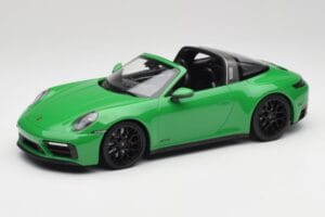 Porsche 911 991.2 Targa 4 GTS British Racing Зелен Minichamps 1:18 155061065 Метал