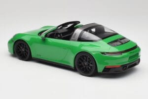 Porsche 911 991.2 Targa 4 GTS British Racing Зелен Minichamps 1:18 155061065 Метал — снимка 5 от 6