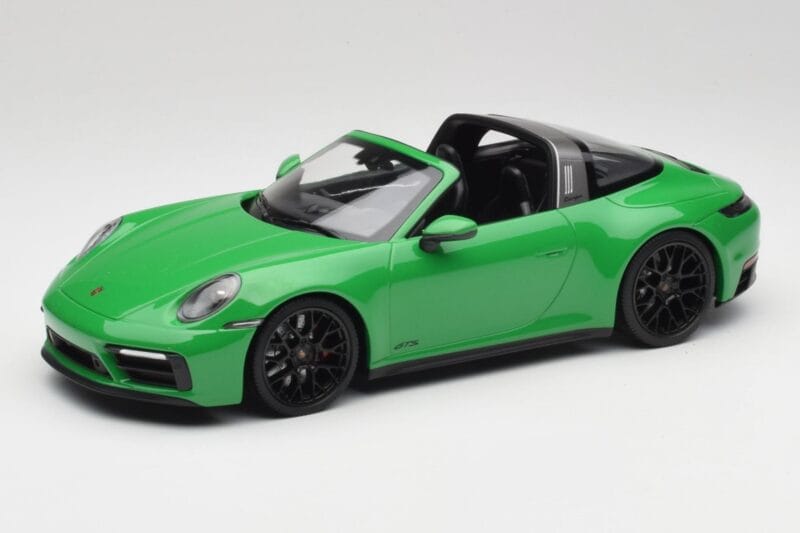 Porsche 911 991.2 Targa 4 GTS British Racing Зелен Minichamps 1:18 155061065 Метал
